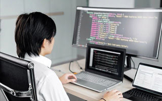 凤城 ,php声明和调用变量的符号是什么？
